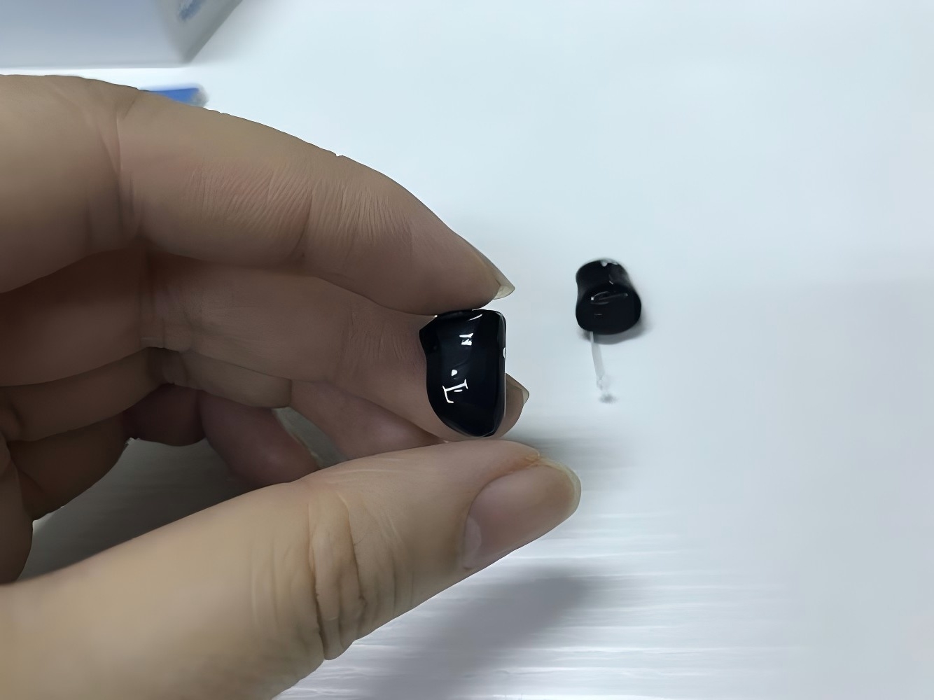 斯达克 · SoundLens黑玫系列IIC隐形助听器